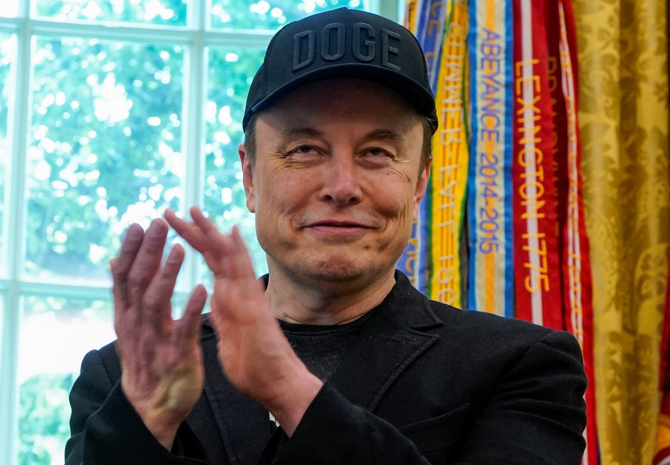 Elon Musk compra US$ 1 bilhão em ações da Tesla e ações sobem 8%