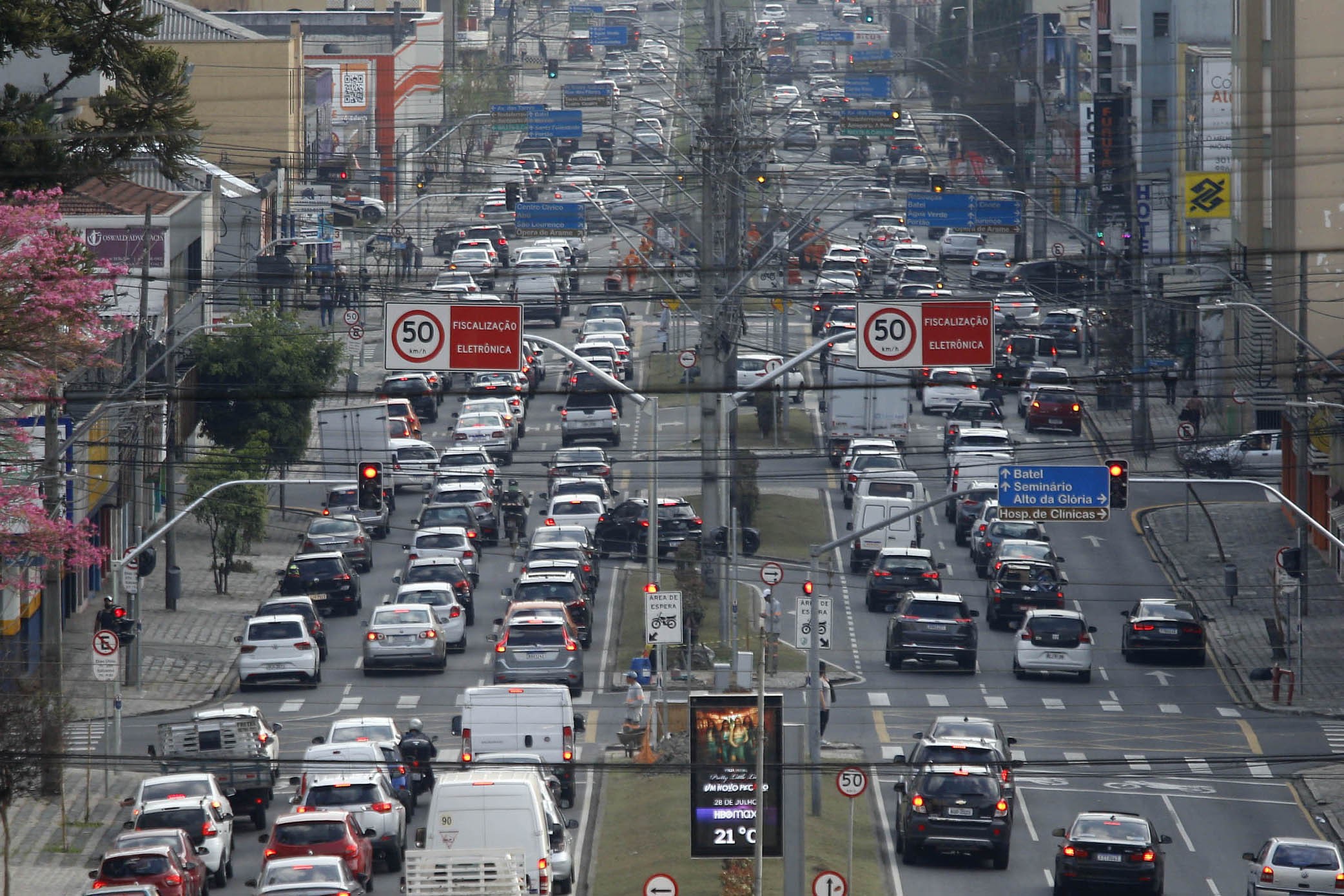 Paraná anuncia redução de 45% na alíquota do IPVA a partir de 2026; veja simulação por valor de veículo