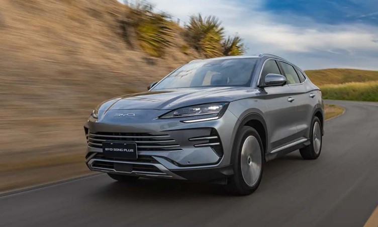 Vendas de elétricos na UE ultrapassam pela primeira vez as de veículos a gasolina